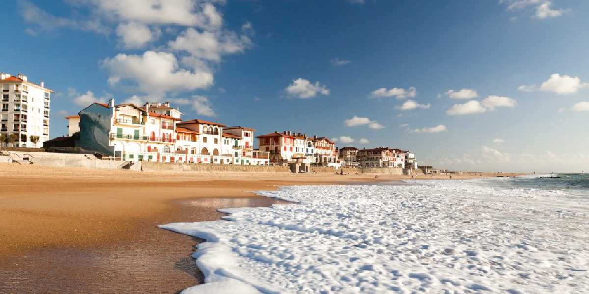 Hossegor : Le Paradis des Surfeurs et Bien Plus Encore